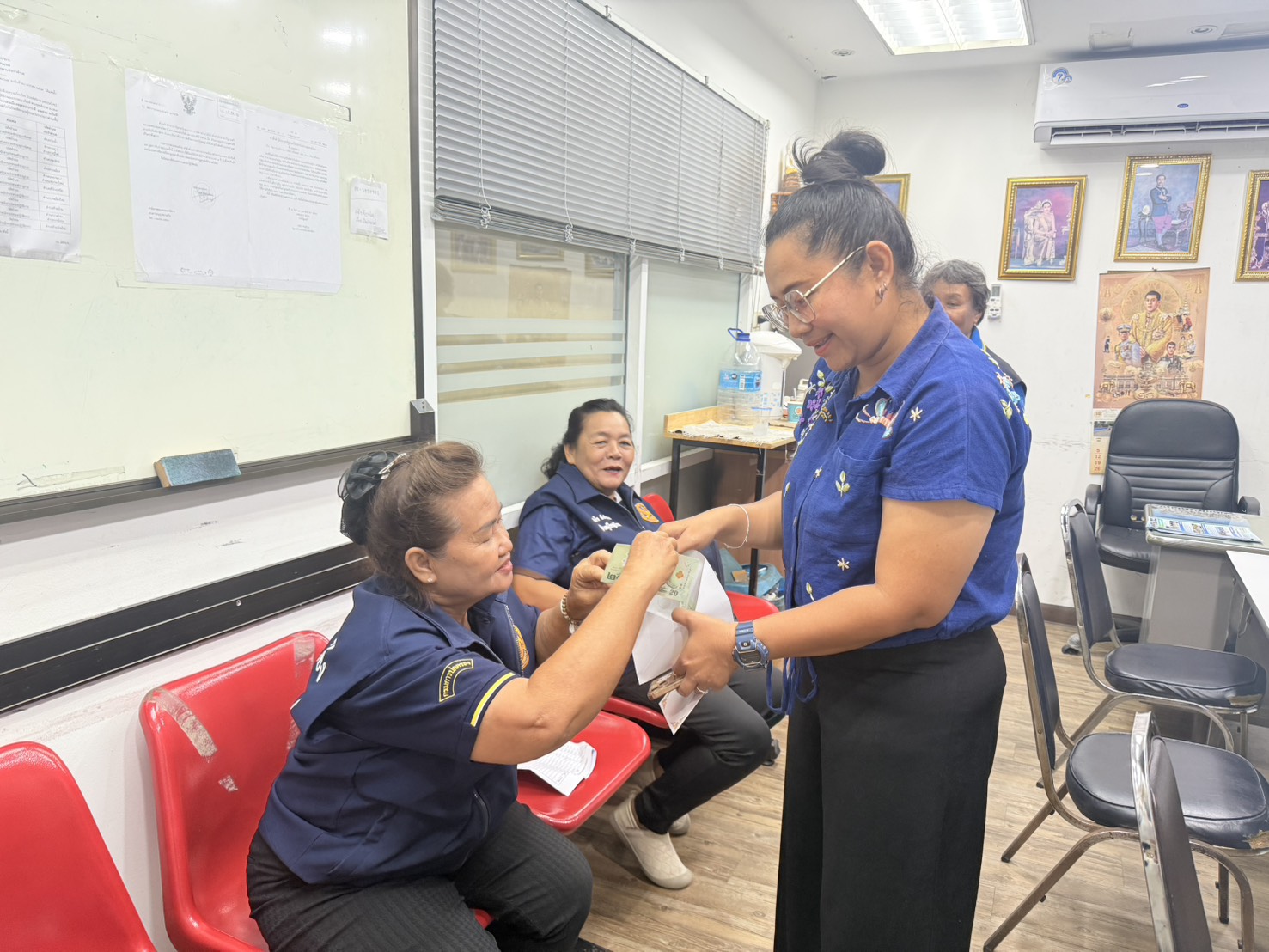 พช.เมืองสมุทรปราการ เชิญชวนผู้มีจิตศรัทธาร่วมถวายผ้าพระกฐินพระราชทาน กรมการพัฒนาชุมชน พ.ศ.2568