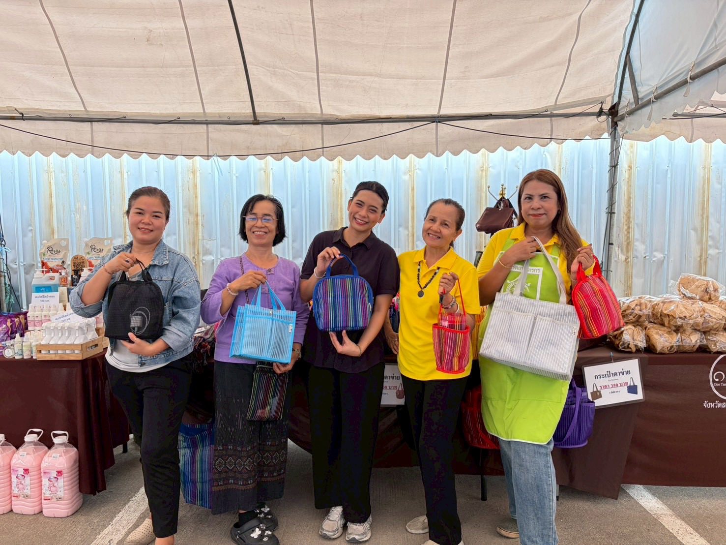 พช.เมืองสมุทรปราการ ร่วมขับเคลื่อนโครงการ “ไทยช่วยไทย” ลดภาระ ลดค่าครองชีพ 