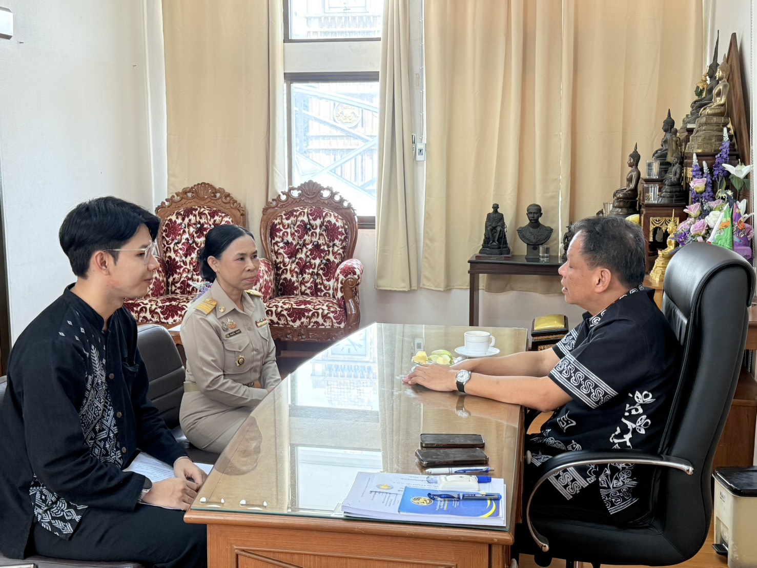 พช. เมืองสมุทรปราการ แนะนำอาสาพัฒนา (อสพ.) รายใหม่ เข้ารายงานตัวกับนายอำเภอเมืองสมุทรปราการ